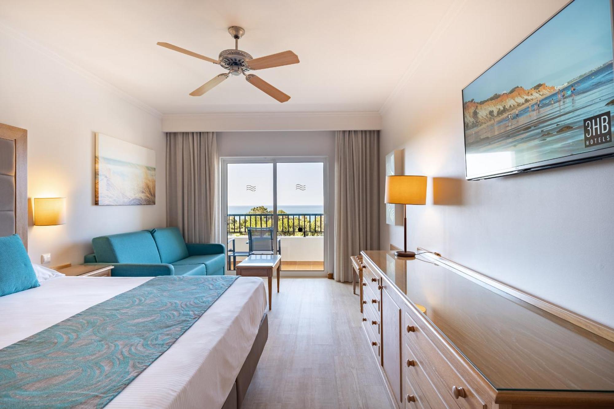Familienzimmer mit seitlichem Meerblick